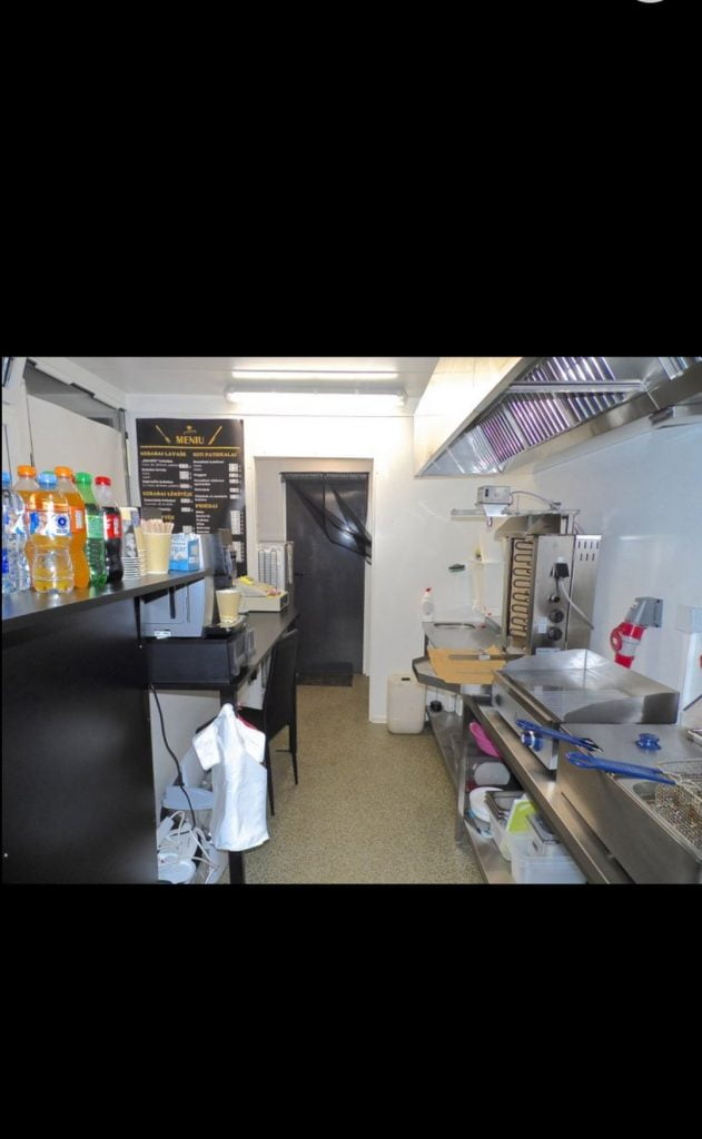 PARDUODAMAS VEIKIANTIS UAB SU KEBABŲ/UŽKANDŽIŲ KIOSKU!