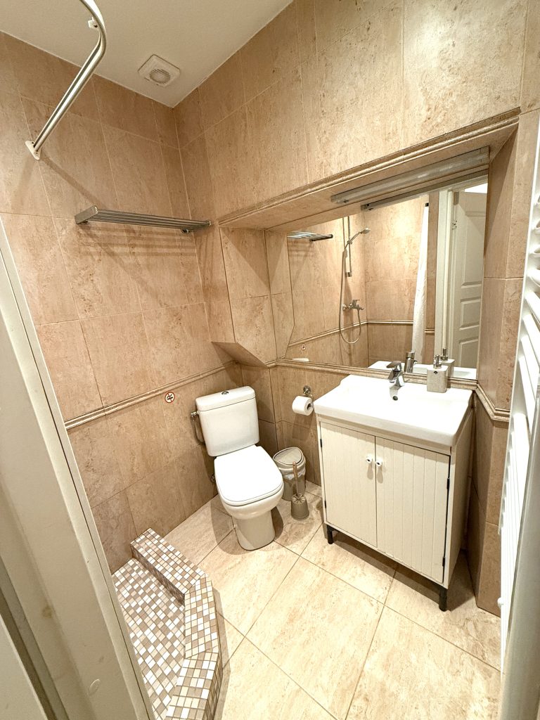 Parduodamas pelningas investicinis turtas – 3 atskiri apartamentai Vilniaus centre!
