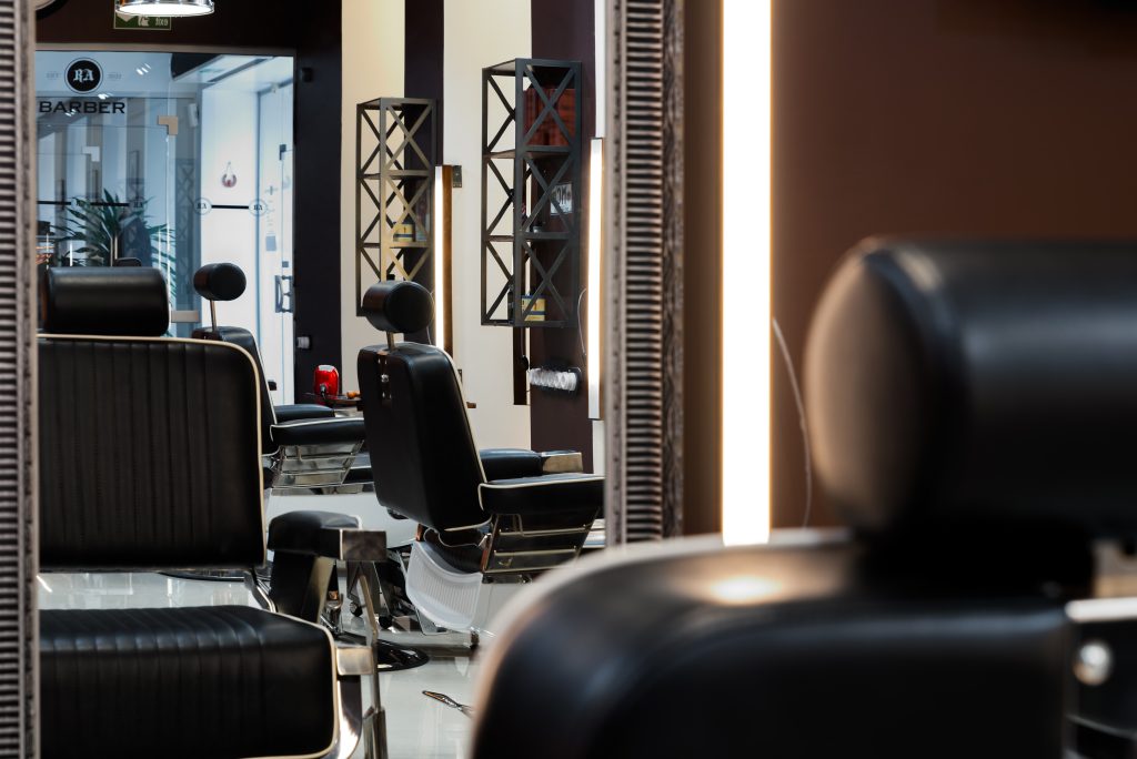 PARDUODAMS vyru kirpimo salonas / BARBERSHOPAS