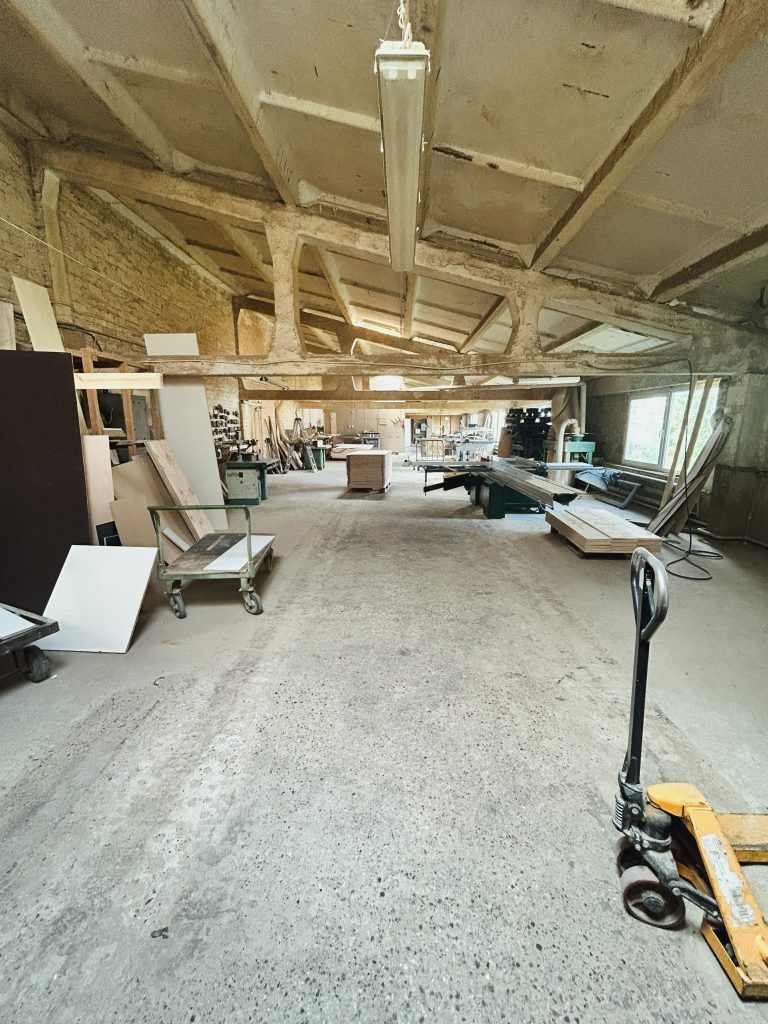 Parduodamos 2 pelningai veikiančios gamybinės įmonės kartu su pastatais ir žeme Klaipėdos rajone (Kretingalė)