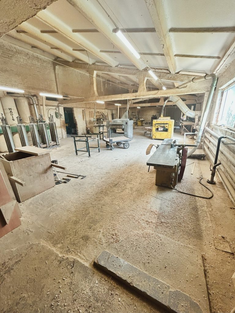Parduodamos 2 pelningai veikiančios gamybinės įmonės kartu su pastatais ir žeme Klaipėdos rajone (Kretingalė)