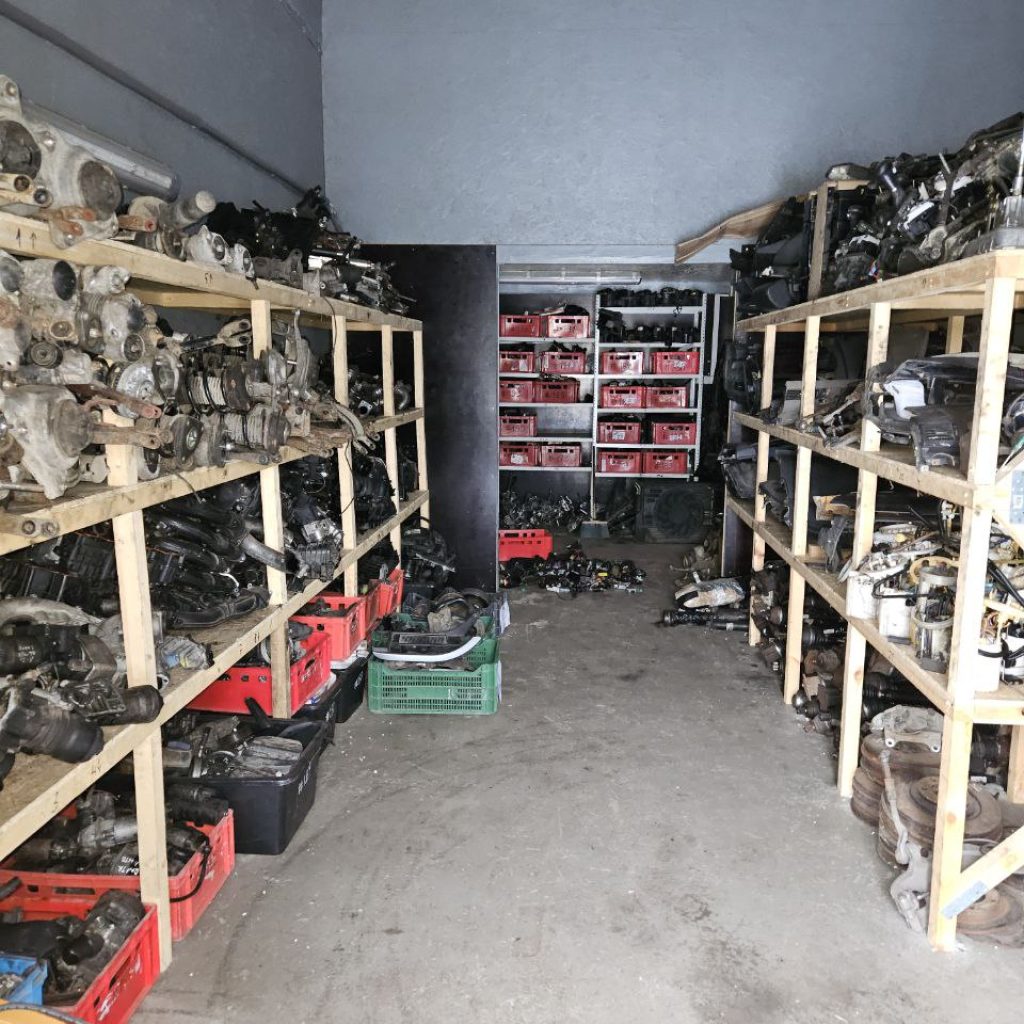 PARDUODAMA NAUDOTŲ AUTODETALIŲ ĮMONĖ ARBA TIK AUTO-DALYS (~7500 VNT., VERTĖ ~150 000 EUR)