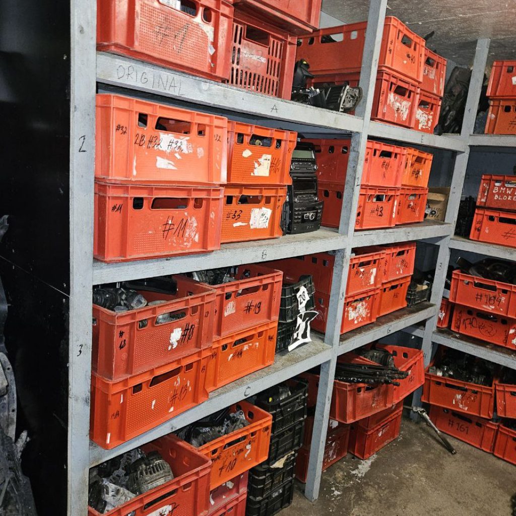 PARDUODAMA NAUDOTŲ AUTODETALIŲ ĮMONĖ ARBA TIK AUTO-DALYS (~7500 VNT., VERTĖ ~150 000 EUR)